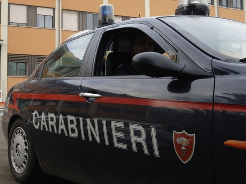 Strappa La Collana Doro E Scappa Arrestato Mentre Cerca Di Venderla