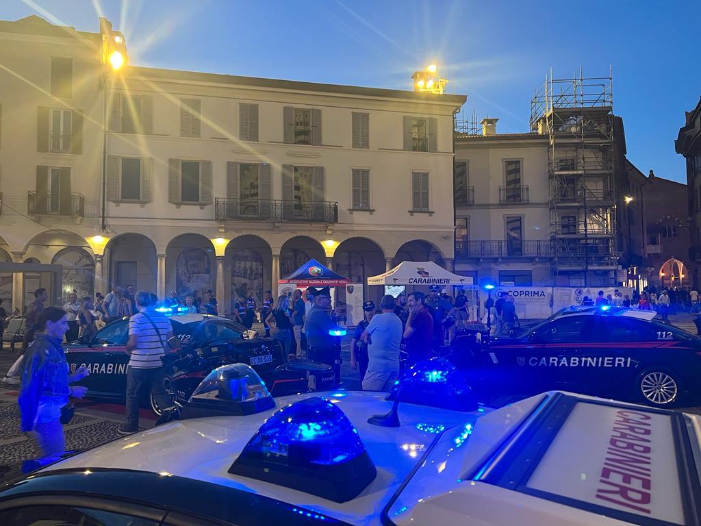 Fuori GP A Monza Mostra Dei Mezzi Dei Carabinieri E Percorsi Di