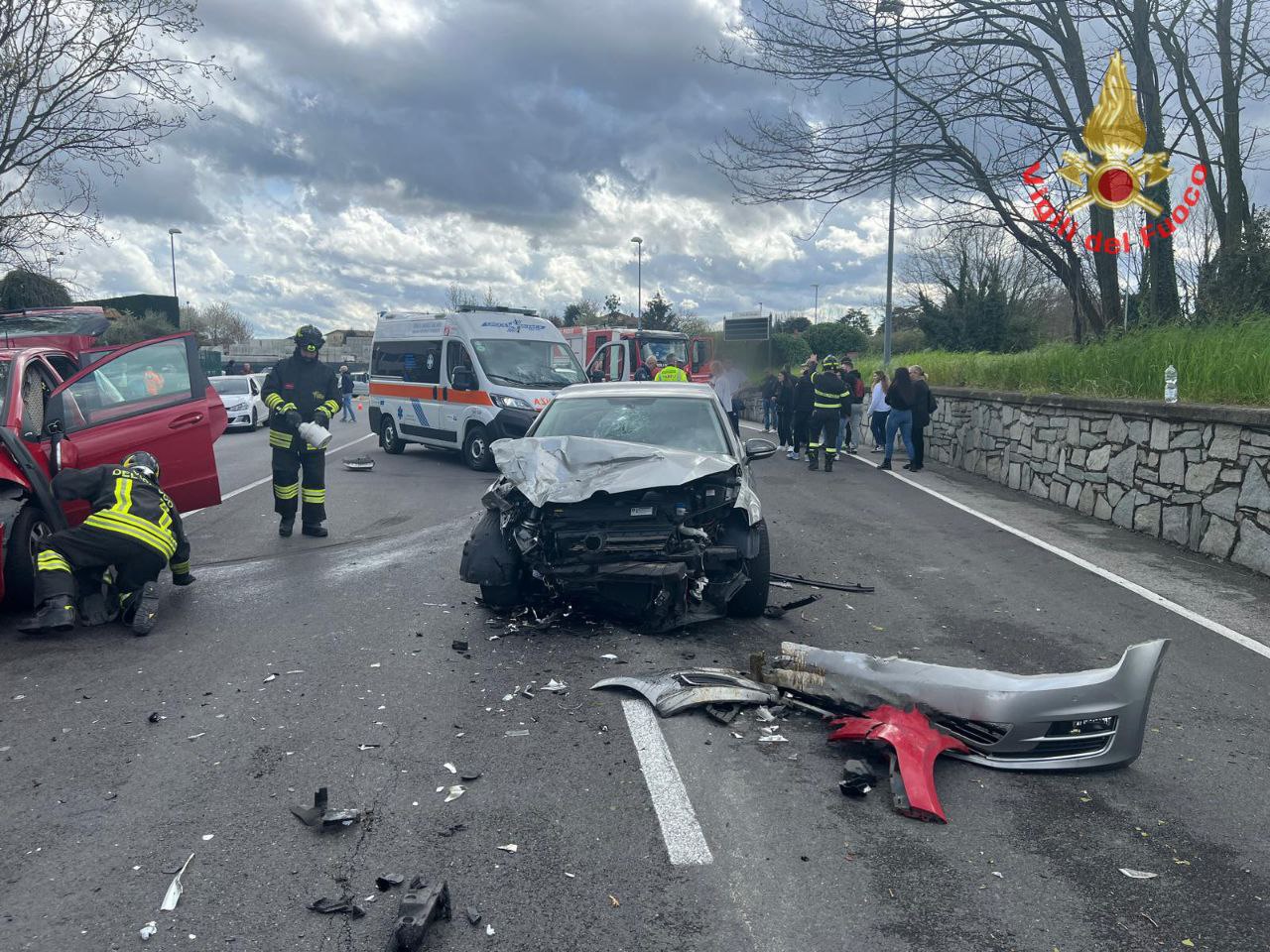 Violento Scontro Frontale Tra Due Auto A Giussano Feriti Tra Le