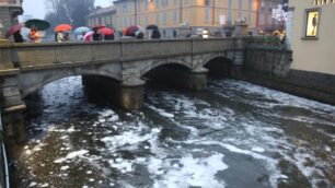 Schiuma nel Lambro a Monza