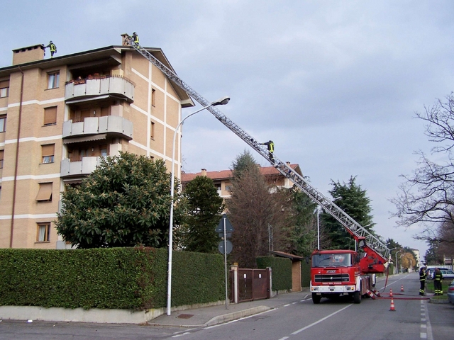 Seregno, principio d’incendioin una canna fumaria: solo danni