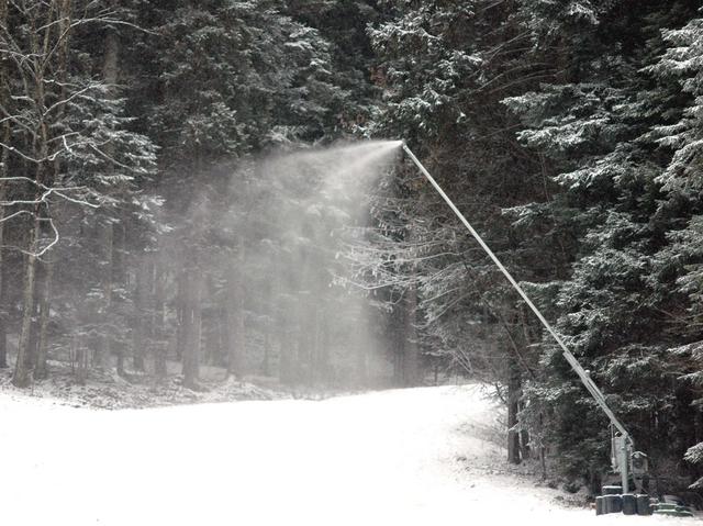 Si scia anche in Val SerinaA Zambla c’è il tapis roulant