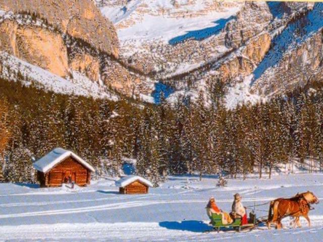 Ai Dolomiti Chaletsfra sci e buona cucina