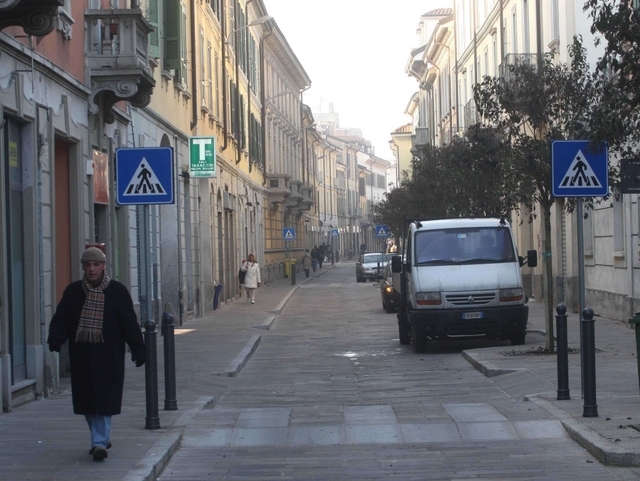 Monza, un’ora di sosta gratisper i clienti di via Bergamo