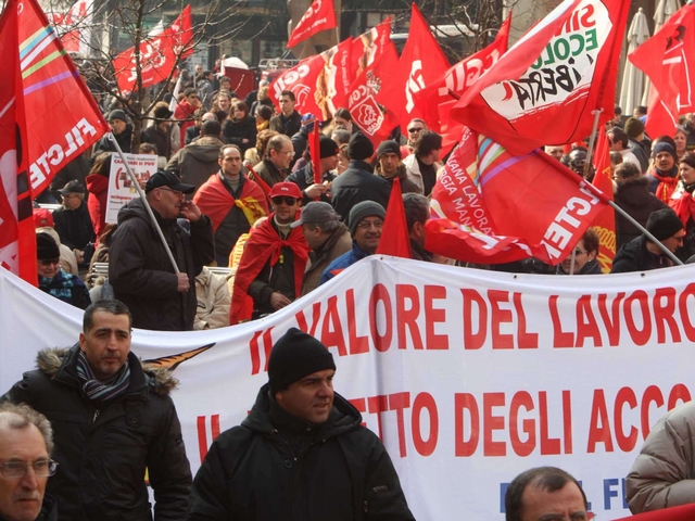 Monza, manifestazione della Cgil:1.500  lavoratori in piazza