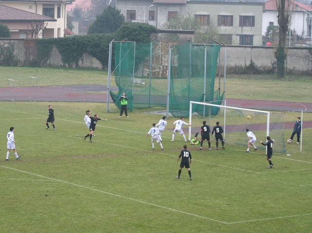 Calcio: Seregno batte Sondrioa allunga ancora sul Mapello