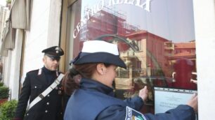 Monza, blitz di carabinieri e vigiliin un centro massaggi di Triante