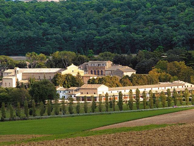 Herbaria all’Abbazia di FiastraViaggio nel mondo della natura