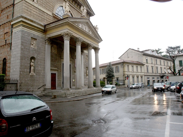 Monza, rinasce piazza S.GerardoMarciapiedi e stop sosta selvaggia