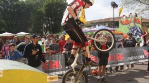 Monza, i bikers sfidano la gravitàBmx da urlo all’ex macello