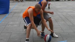 Basket, il 3vs3 in piazza Trento
Più di cento squadre a canestro