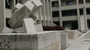 Fontana di Pomodoro da salvareMonza si mobilita per la scultura