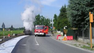 Albiate: asfaltatrice a fuoco,evitata d’un soffio un’esplosione