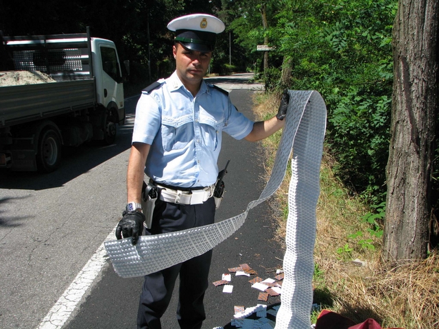 Senago, lassativi in via per CesateMigliaia di scatole abbandonate