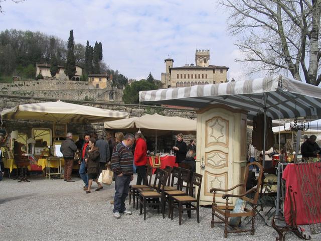 Gli appuntamenti di domenica 4Costa Mezzate: antiquariato in cascina