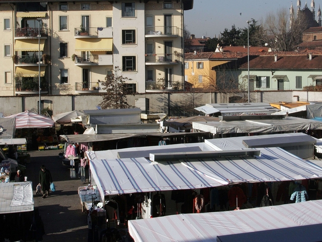 Monza, il Tar contro il Comune:il mercato torni in piazza Trento