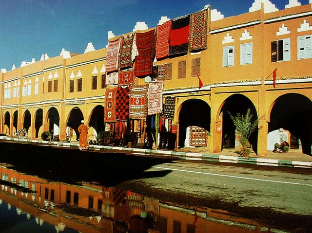 Mura d’argilla, colori e profumiViaggio a Marrakech «la rossa»