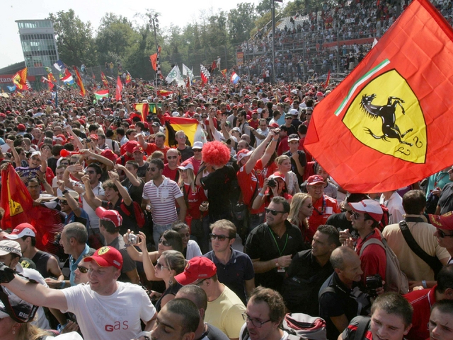 Gp Monza, il capolavoro FerrariAlonso vince, invasione dei tifosi