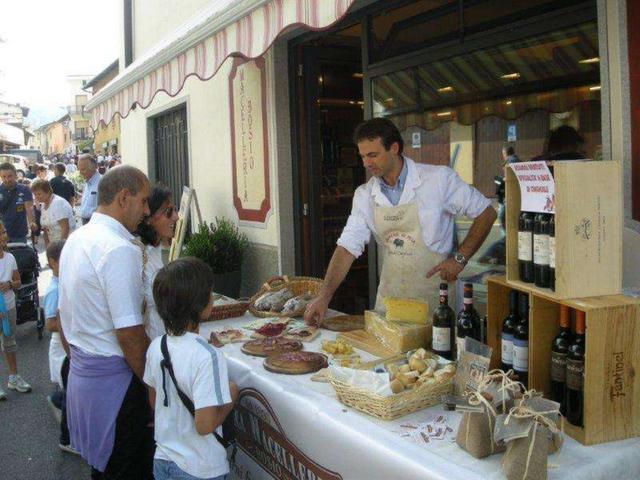 La sagra del cinghialein piazza a Peia