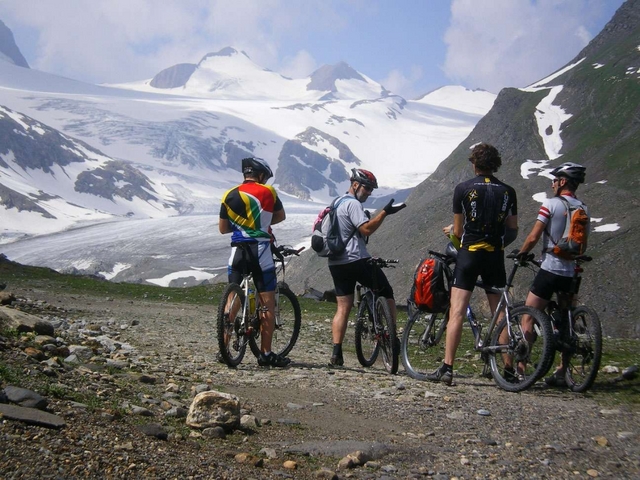 Con Cossa la culturava in mountain bike