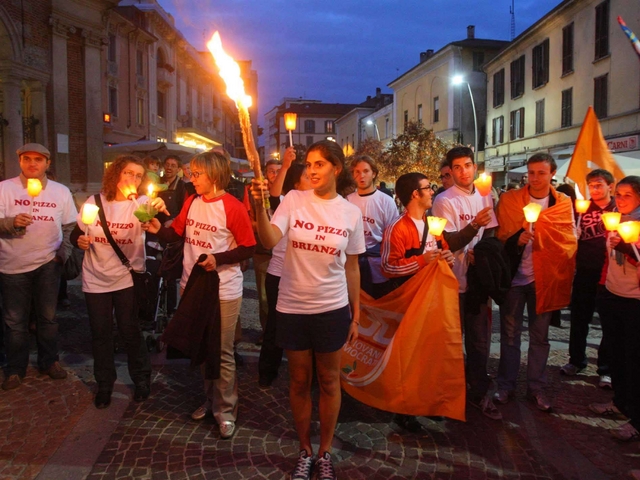 Monza: la fiaccolata del Pdcontro le infiltrazioni mafiose