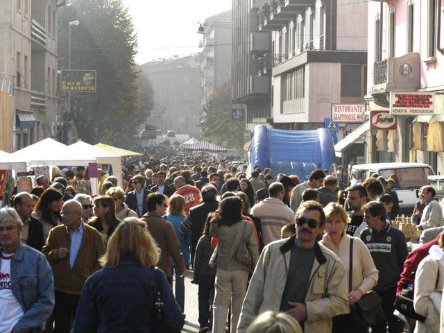 Via Angelo Mai domenica in festaStrada chiusa, giochi e prodotti tipici