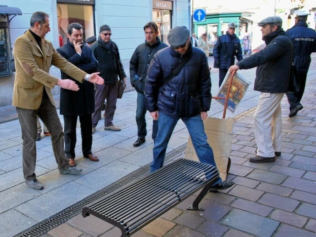 Seregno: arrivano in centropanchine, fioriere e portabiciclette