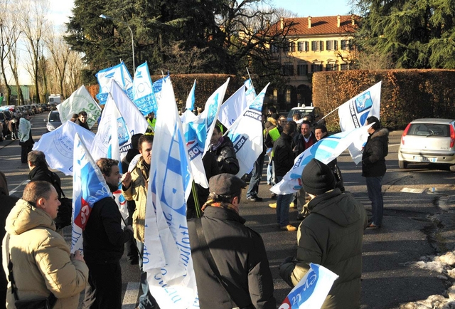 Arcore ”presidiata” dalla poliziaI sindacati a villa San Martino