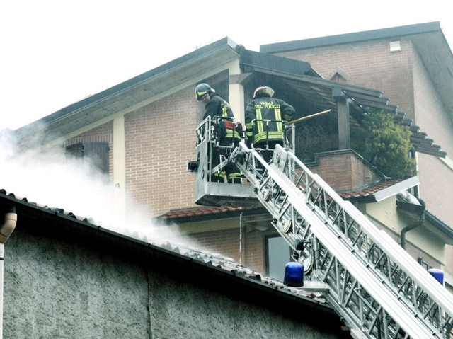 Giussano, rogo in un laboratorioPaura e danni ingenti a Robbiano