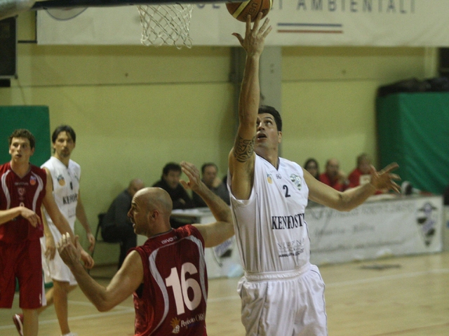 Basket, Kenfoster in emergenzasi gasa con Boni e batte Lucca