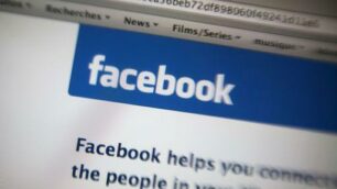 Facebook: un bimboche prende steroidi