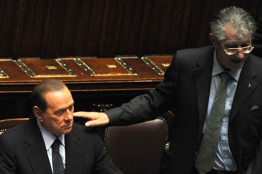 Bossi, altolà a Napolitano:«I ministeri restano a Monza»