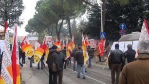 «Non paghiamo la vostra crisi»Manifestazione dei Cub ad Arcore