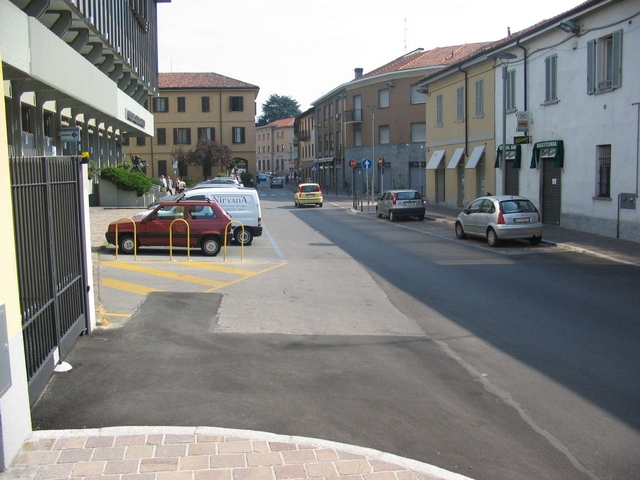 Carate, rivoluzione parcheggiin centro: via Cusani “gratis”