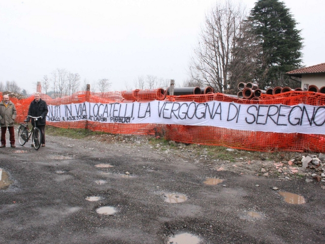 Seregno: via Locatelli,”benvenuto” pieno di buche