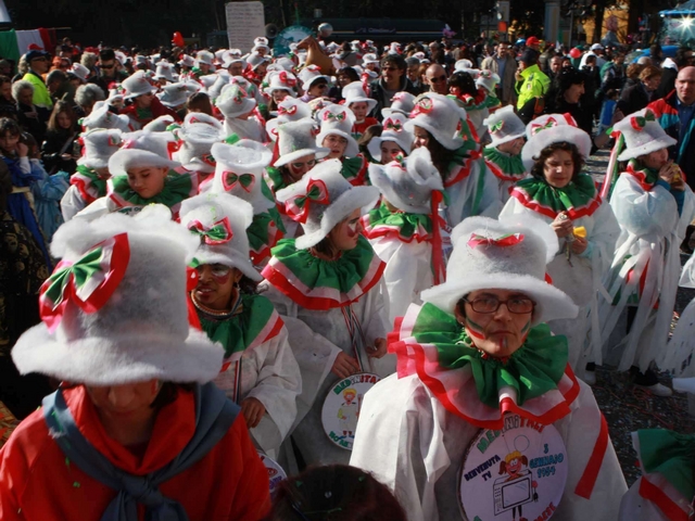 Carnevale: nella sfilata vietate bottiglie e lattine in strada