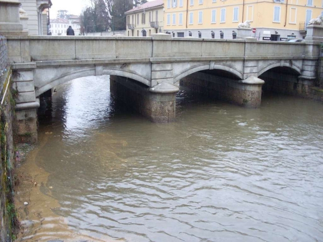 Monza, così si uccide il LambroIl fiume trasformato in una fogna