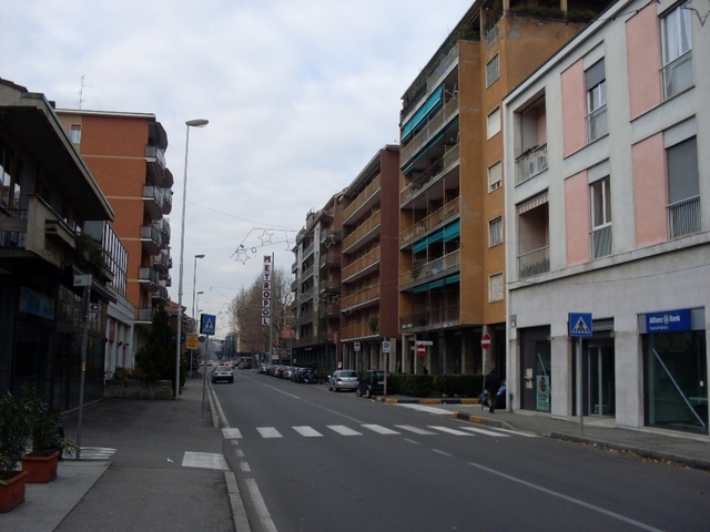 Monza, tiro a segno contro autoparcheggiate: 21enne arrestato