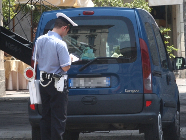 Monza: fuori dagli uffici,più vigili nelle strade