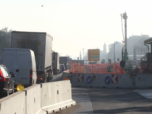 Monza, viale Lombardia:altre chiusure per il tunnel