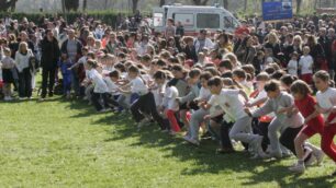 Corsa campestre di beneficenzaA Monza lo sprint di 800 bambini