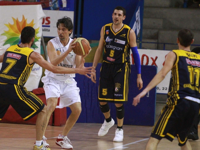 Basket, Monza cade male in casaCastelfiorentino complica i playoff