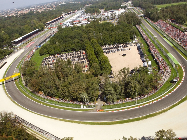 L’autodromo compie 90 anniA Monza i giocatori del Milan