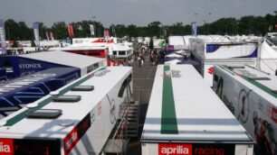 Superbike, Haslam e Max Biaggisi contendono la pole a Monza