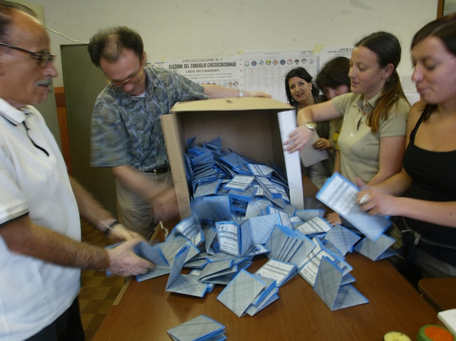 Elezioni, a Desio scuola apertaUna mano ai genitori lavoratori