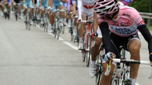 Giro d’Italia, pioggia e blocchi:traffico in tilt nel Vimercatese