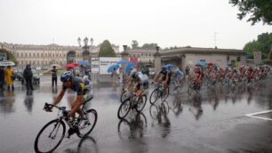 Giro d’Italia attraverso la BrianzaLa carovana rosa sotto il diluvio