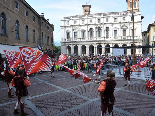 Palio, mercatini e festivalCittà Alta al centro del weekend