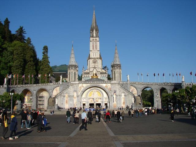 Lourdes e i Pirenei:fede, storia e natura