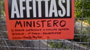 Monza, ”ministero affittasi:rivolgersi a Monzy Python”